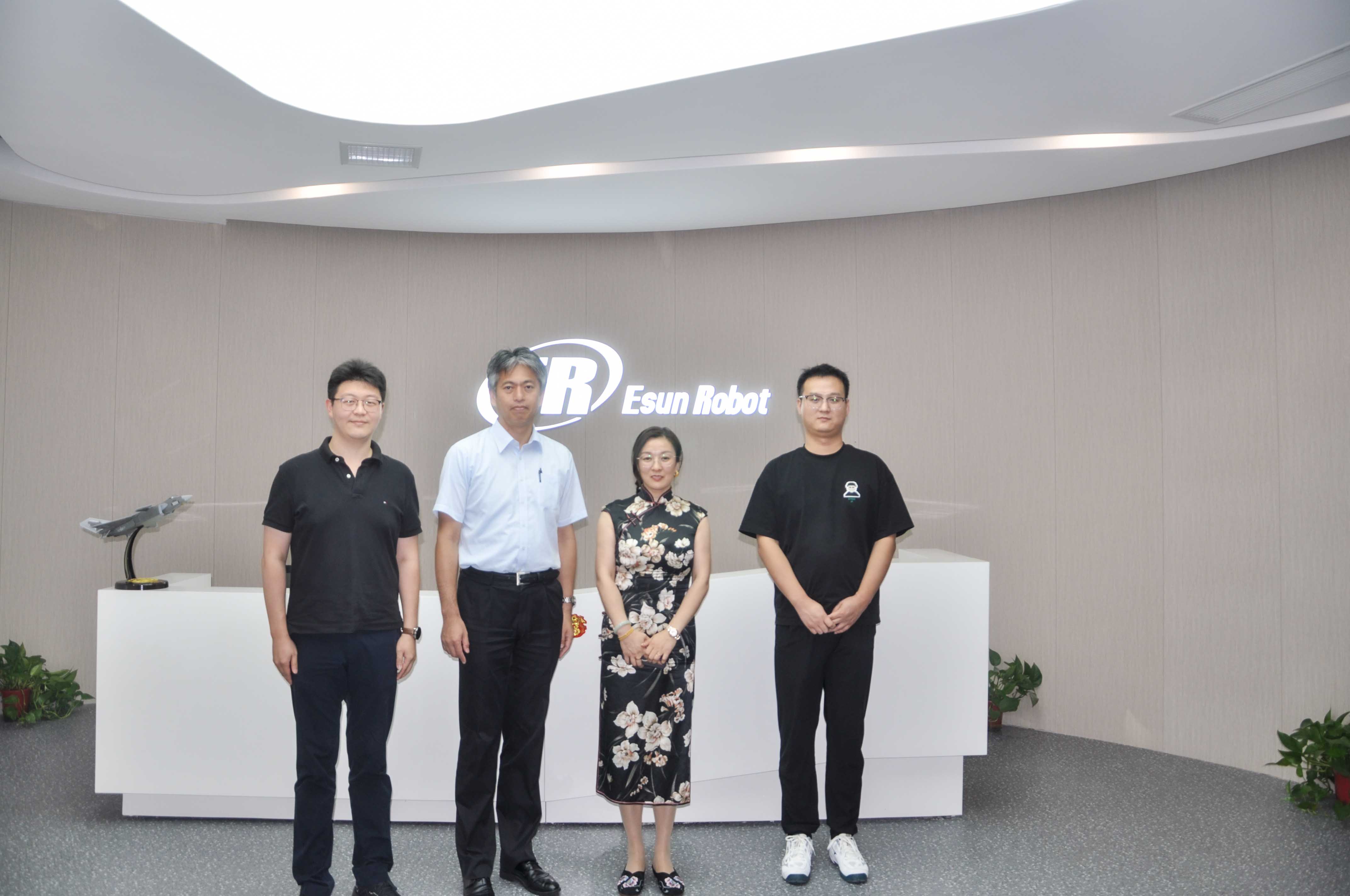 熱烈歡迎EPSON巖崎副總經理一行蒞臨鎰升機器人參觀！